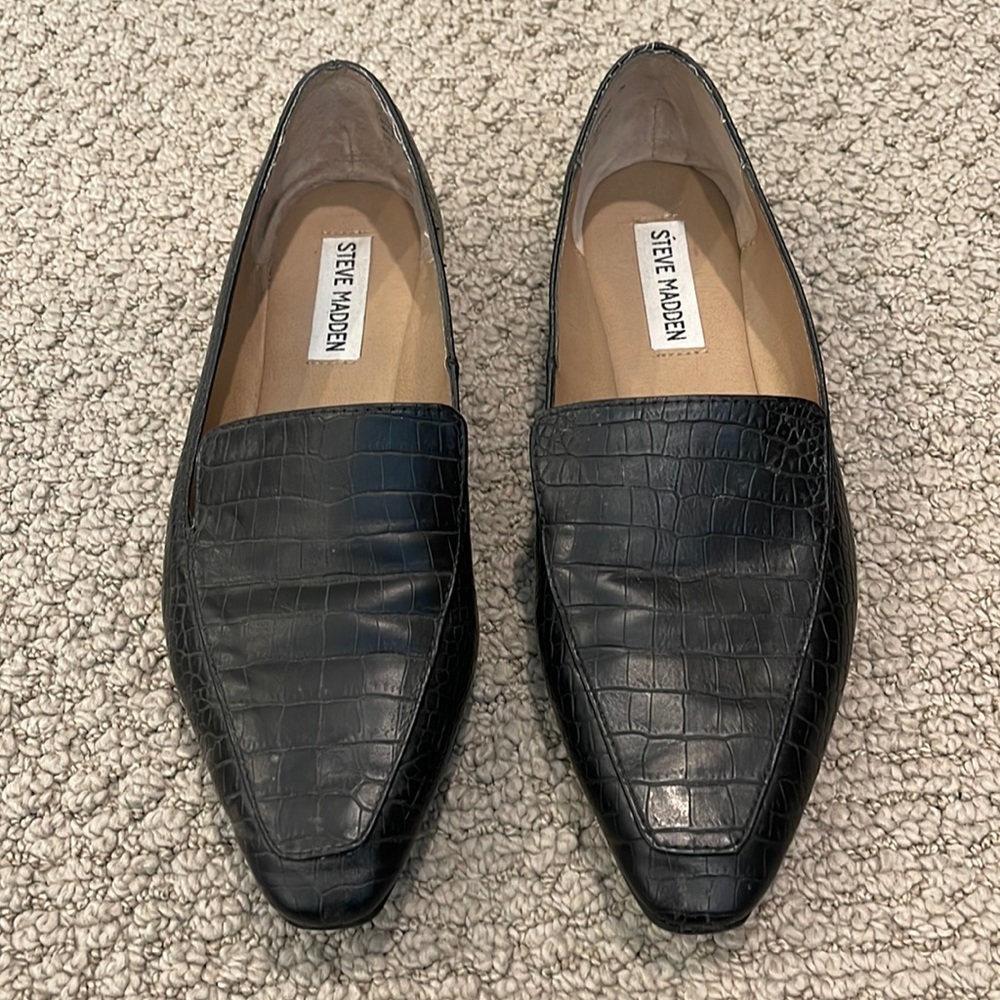 Steve Madden Black Crocodile print loafers. Size 7.